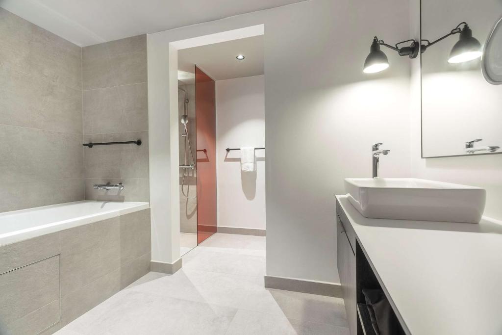 Radisson RED Aarhus - Resim 41