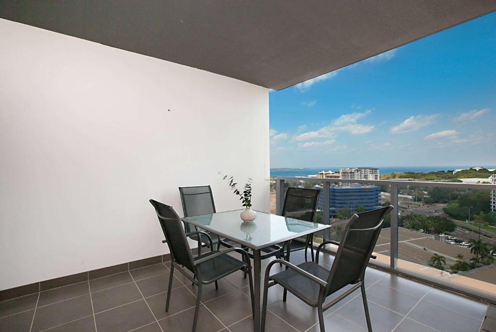 Μπαλκόνι ή βεράντα στο Ramada Suites by Wyndham Zen Quarter Darwin