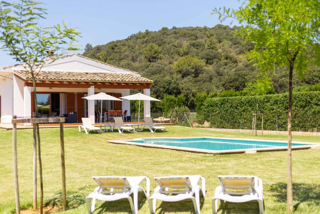 a house with a swimming pool in the yard at Villa Can Corme in Sa Pobla