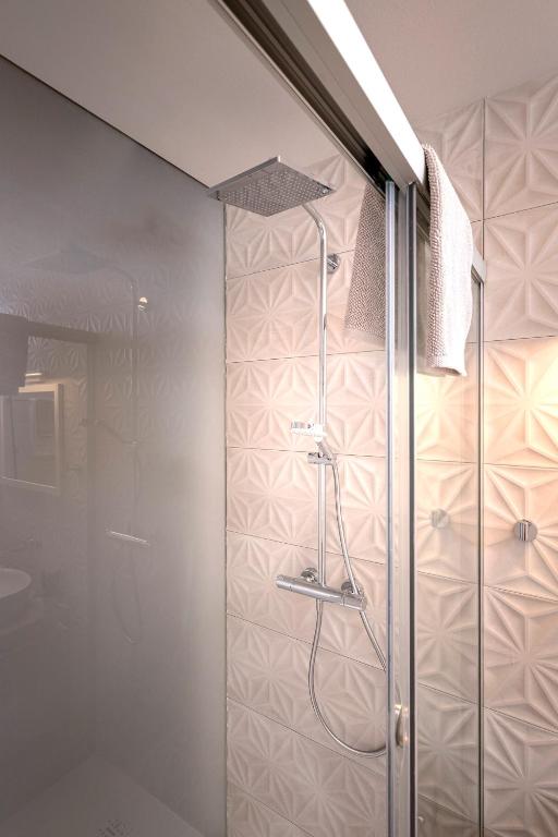 a shower in a bathroom with a glass door at Villa Zanino in Veliko Grablje