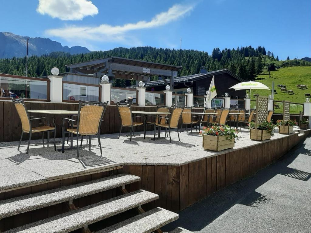 Nespecifikovaný výhled na hory nebo výhled na hory při pohledu z hotelu