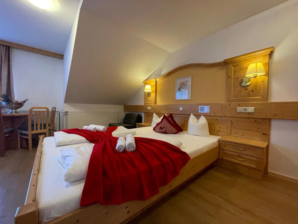 Postel nebo postele na pokoji v ubytování Hotel Berghof