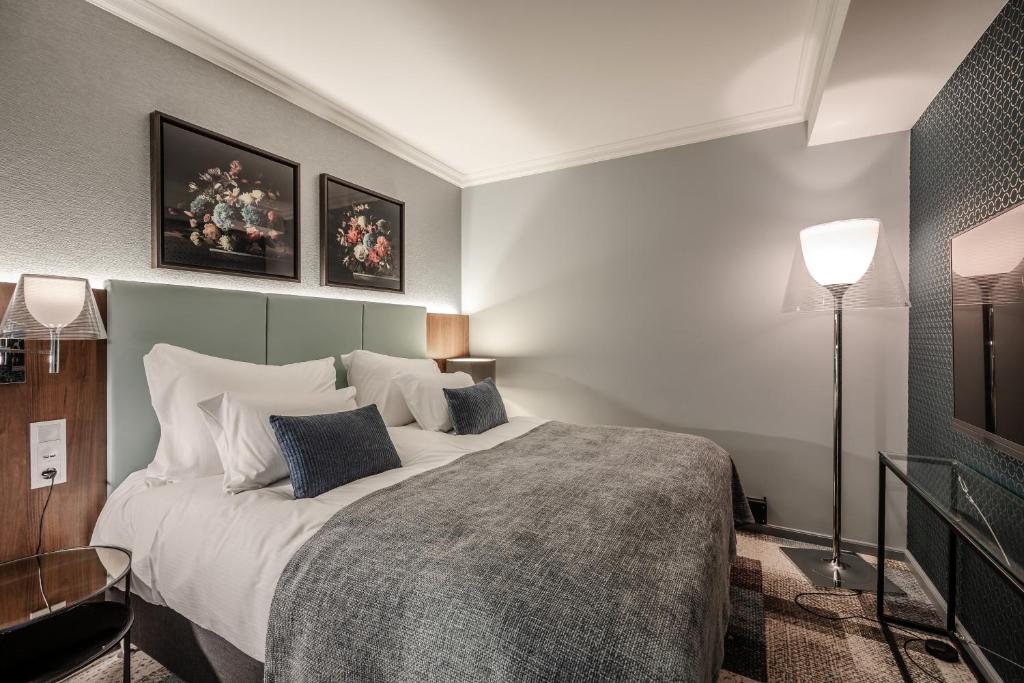 Postel nebo postele na pokoji v ubytování Home Hotel Bryggen