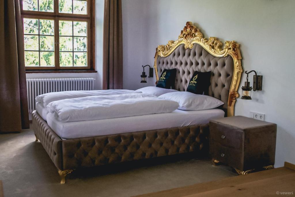 Postel nebo postele na pokoji v ubytování Innviertler Versailles