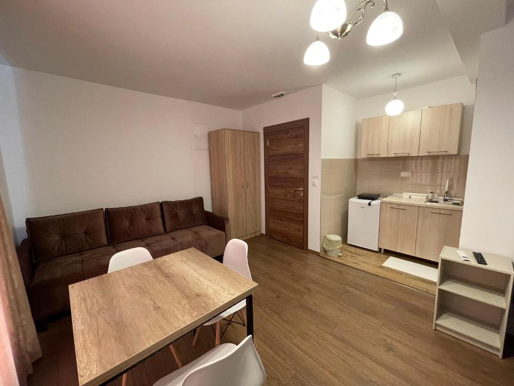 Old Town Apartments - Luxe Studio