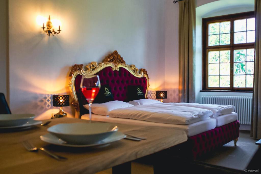 Postel nebo postele na pokoji v ubytování Innviertler Versailles