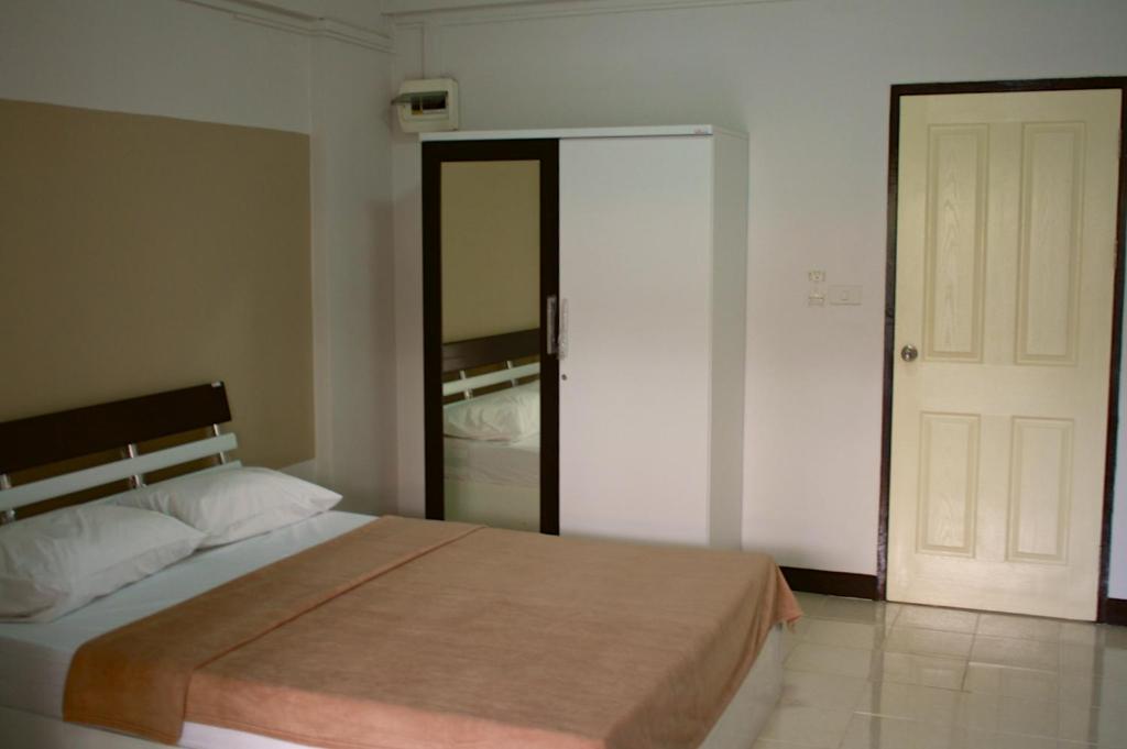 Baanbudsarin Apartment - Standard Double Room