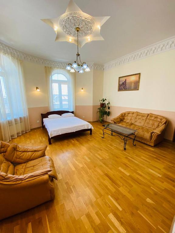 Real Home Apartments in Kiev Center - Two-bedroom Apartment- 29 Reytarska Str.