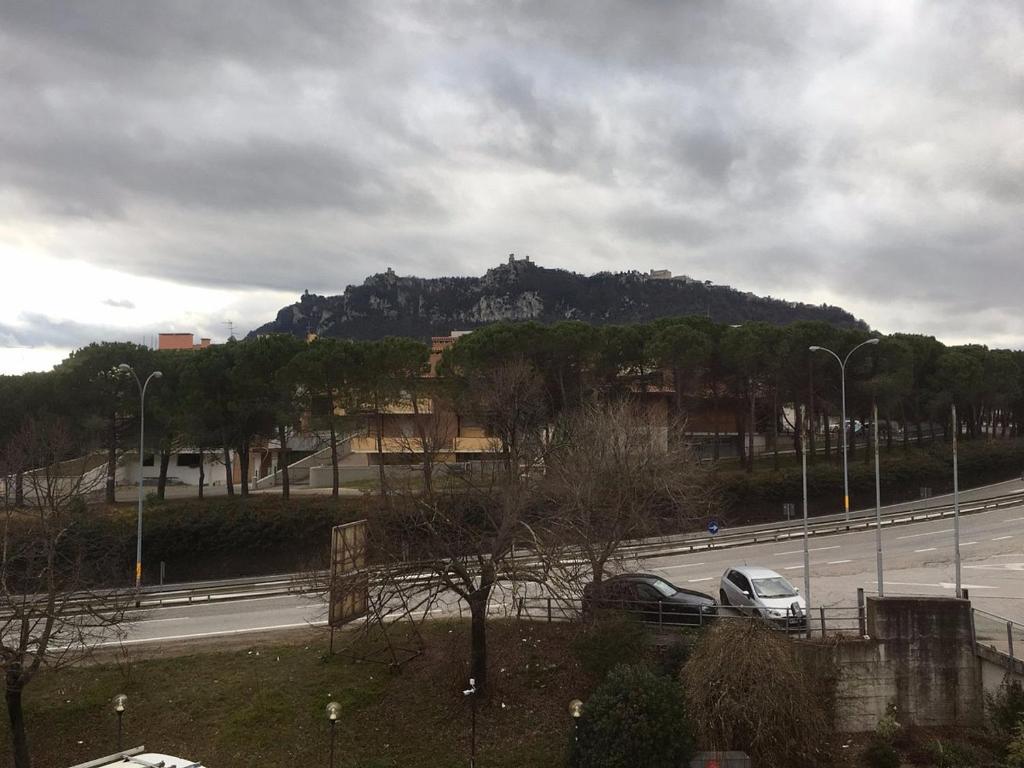 Nespecifikovaný výhled na hory nebo výhled na hory při pohledu z hotelu