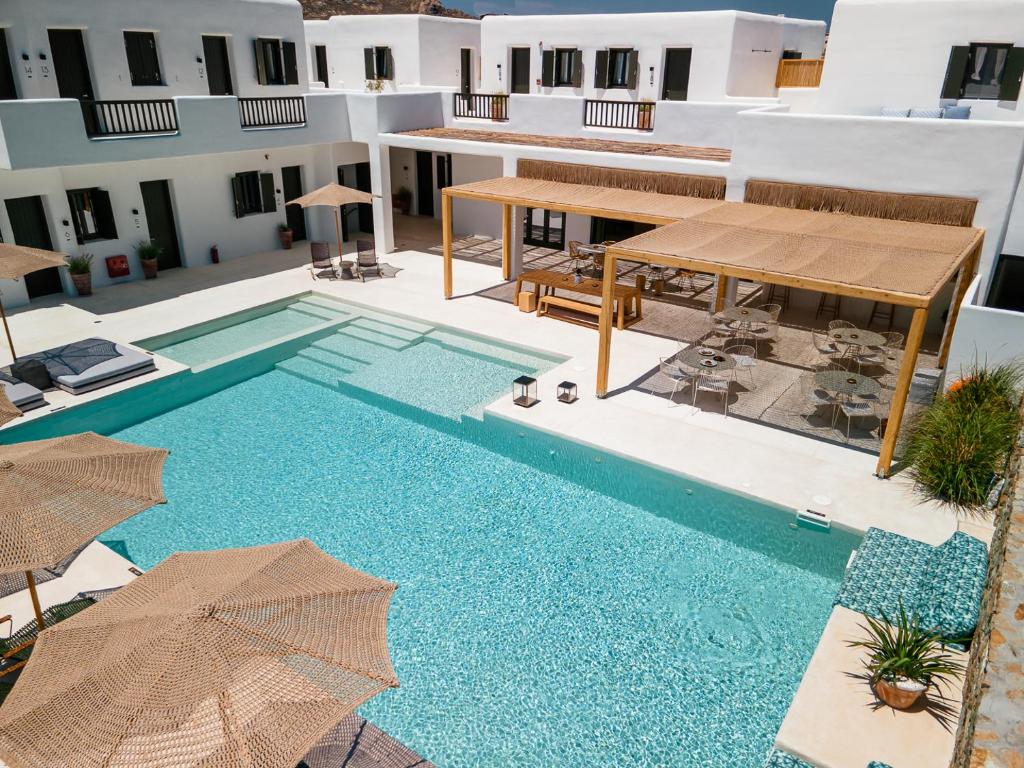 Bazén v ubytování Koukoumi Vegan Boutique Hotel nebo v jeho okolí