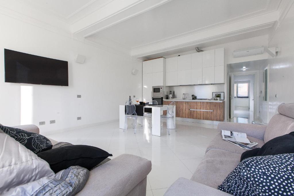 Piazza Venezia White Apartments - Two-Bedroom Apartment