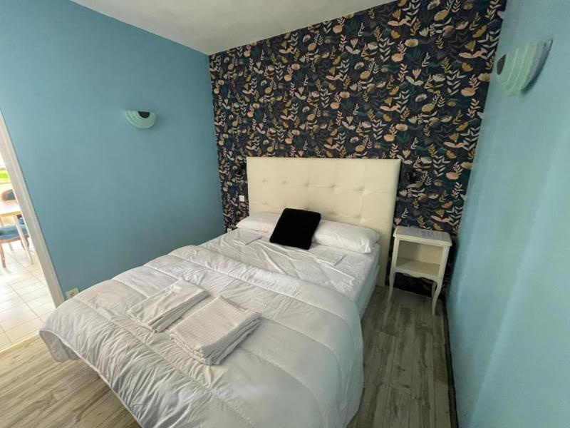 Postel nebo postele na pokoji v ubytování Chambre d'hôtes des pins