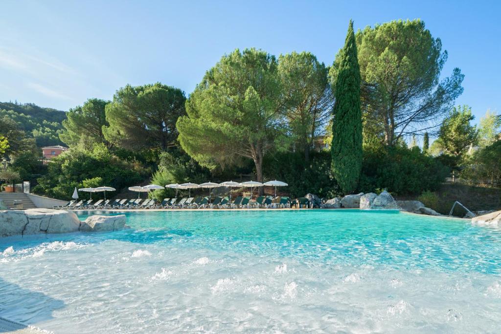 Bazén v ubytování SOWELL HOTELS Ardèche nebo v jeho okolí