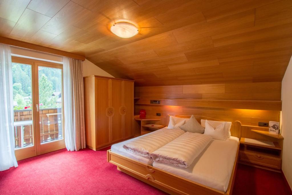 Postel nebo postele na pokoji v ubytování Pension Christophorus Hotel Garni
