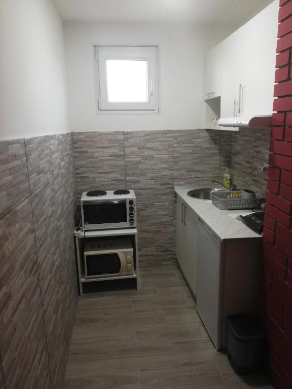 Kuchyň nebo kuchyňský kout v ubytování Apartmani Kuljanin
