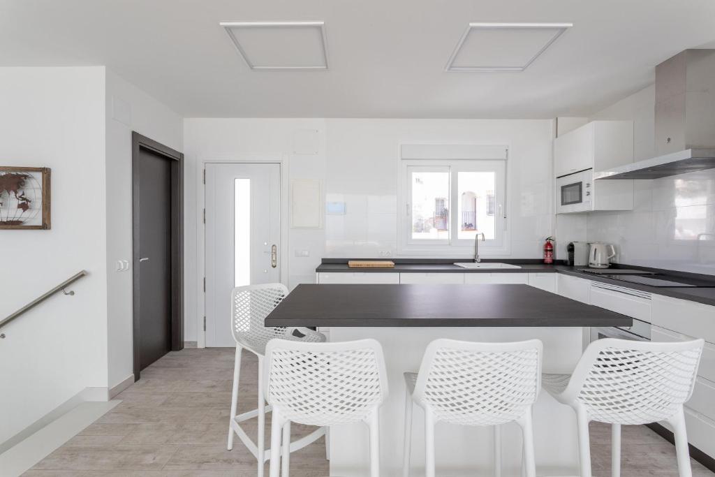 Kuchyň nebo kuchyňský kout v ubytování Nerja Luxury Apartment