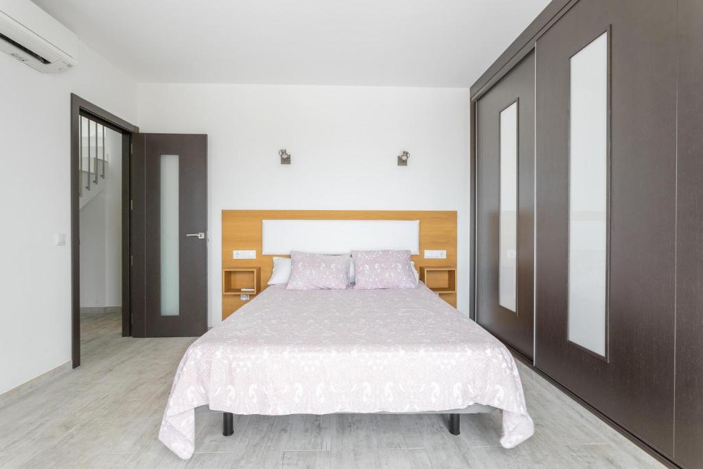 Postel nebo postele na pokoji v ubytování Nerja Luxury Apartment