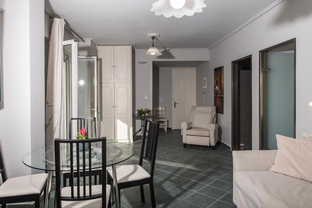 Denise Beach Hotel - 9