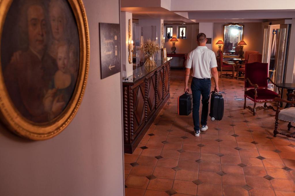 Hôtel Le Donjon - Cœur de La Cité Médiévale 5