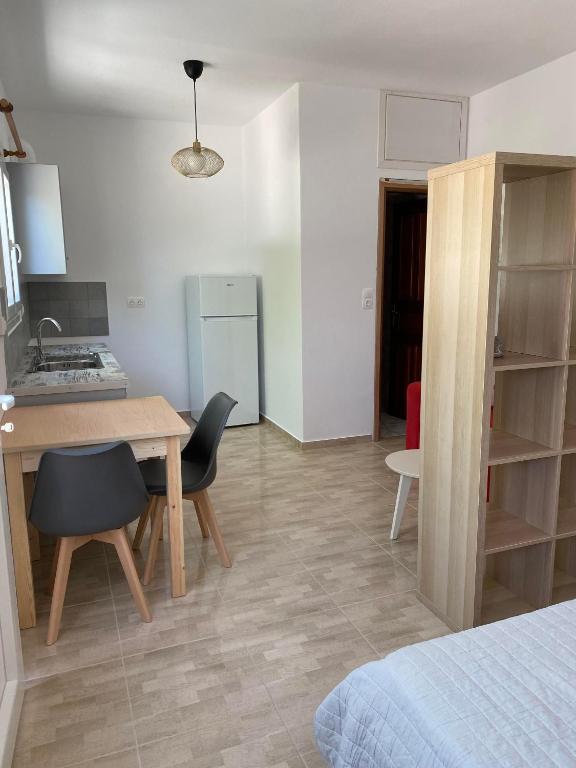 Kuchyňa alebo kuchynka v ubytovaní Faros complex
