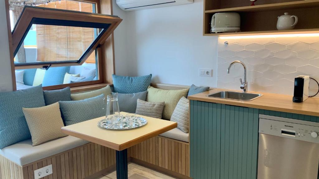 Kuchyňa alebo kuchynka v ubytovaní La Baula Terraza, Boutique Apartament