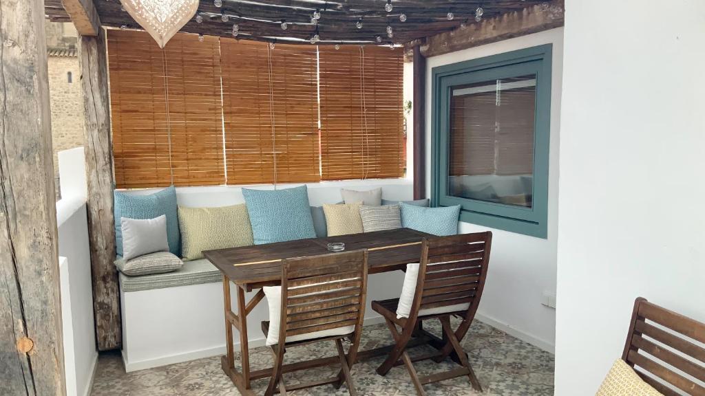 Posedenie v ubytovaní La Baula Terraza, Boutique Apartament