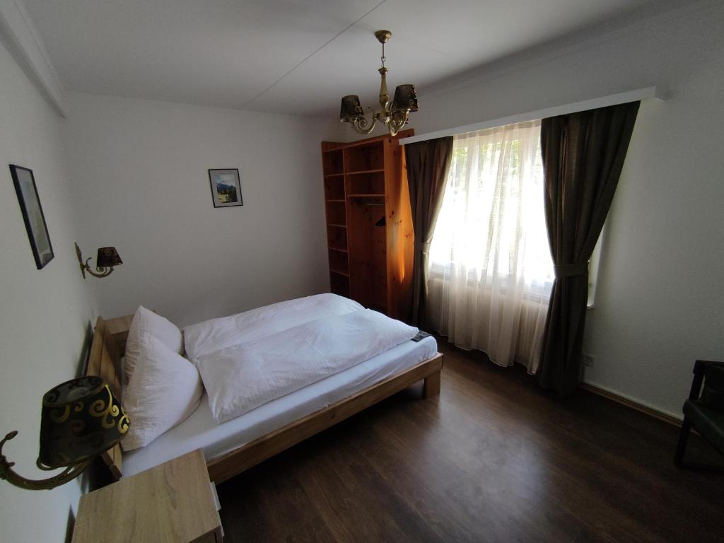 Postel nebo postele na pokoji v ubytování Hotel Restaurant Jungfrau