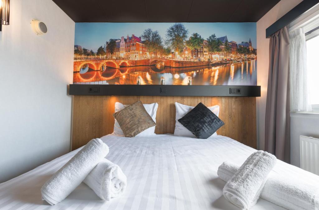 Botel - Basic Double Room
