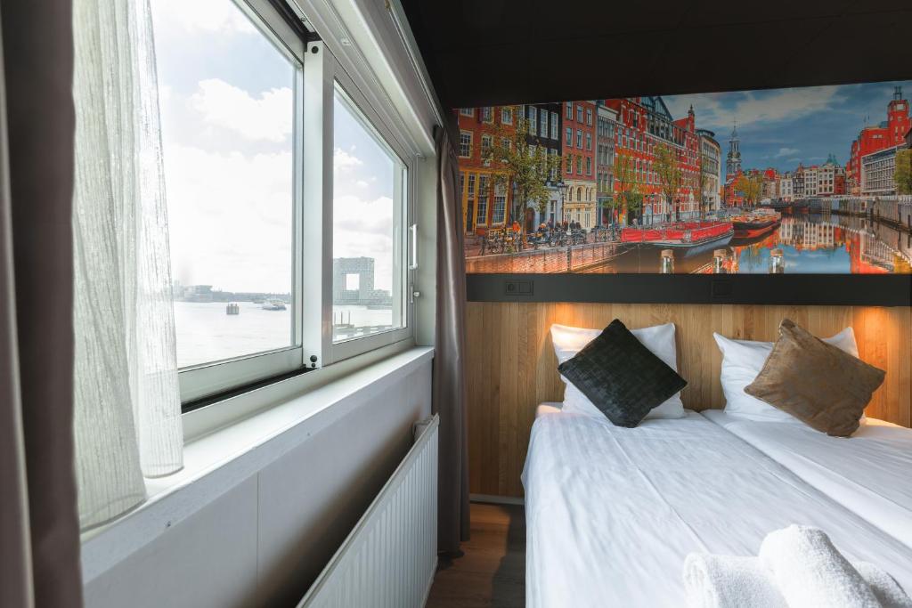 Botel - Basic Twin Room
