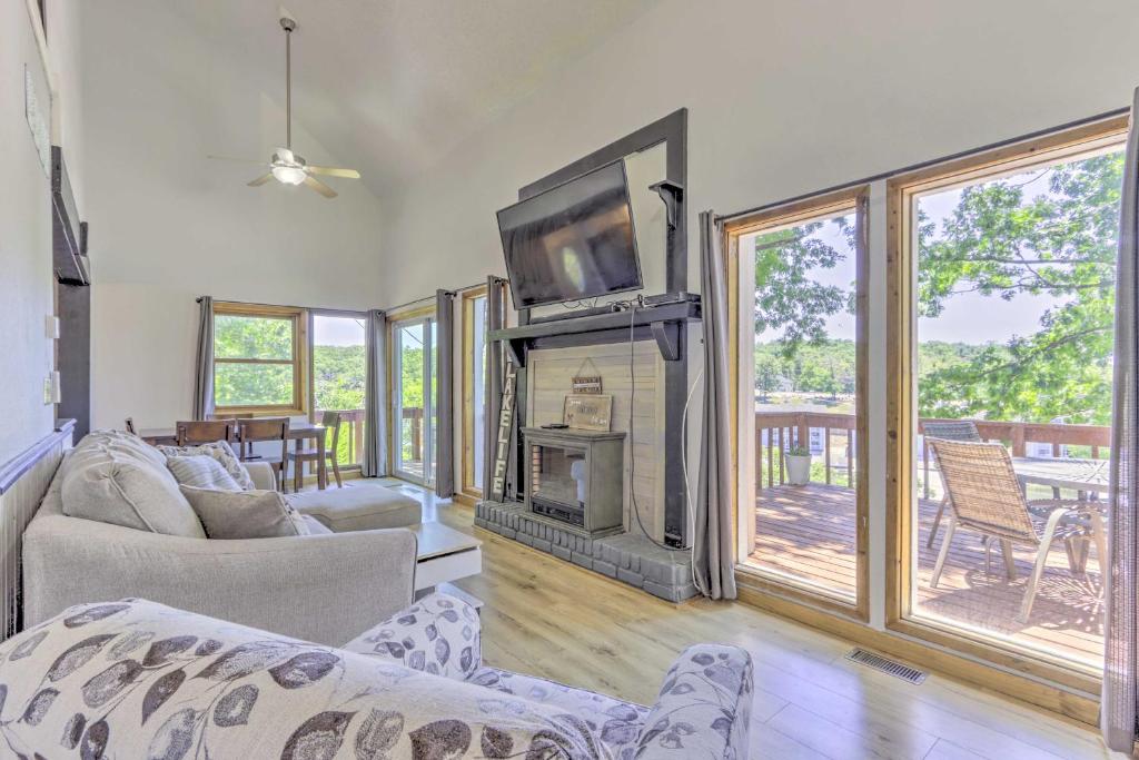 Stylish Eldon Home with Grill 1 Mile to Lake!, Eldon (updated prices 2024)