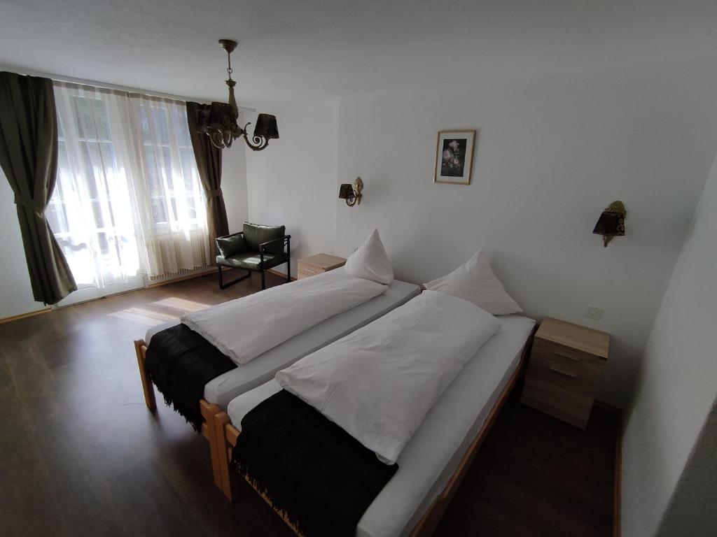 Postel nebo postele na pokoji v ubytování Hotel Restaurant Jungfrau