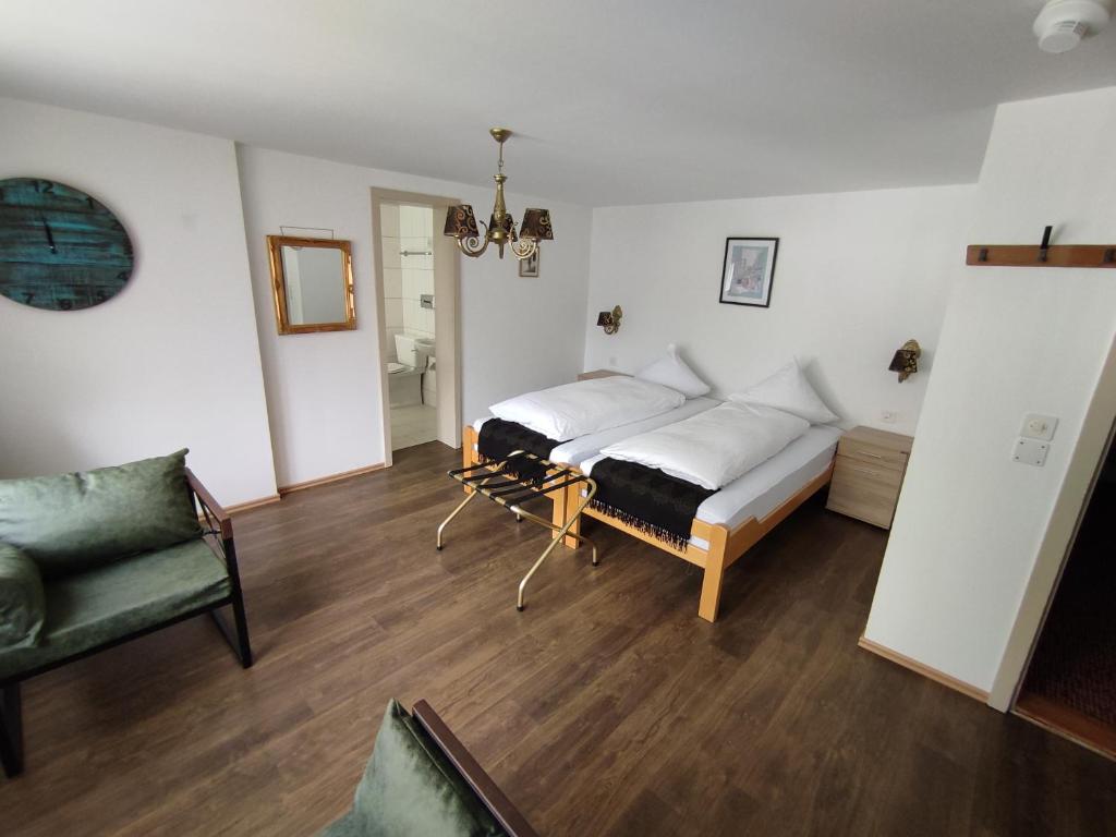Postel nebo postele na pokoji v ubytování Hotel Restaurant Jungfrau