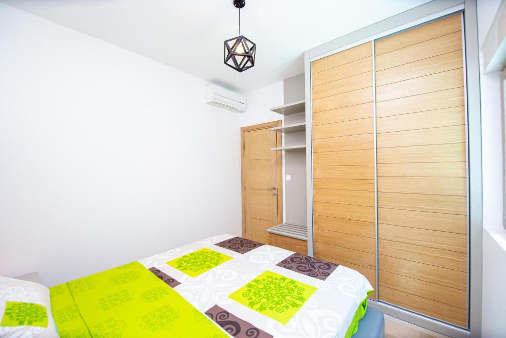 Postel nebo postele na pokoji v ubytování Apartman DULY LUX