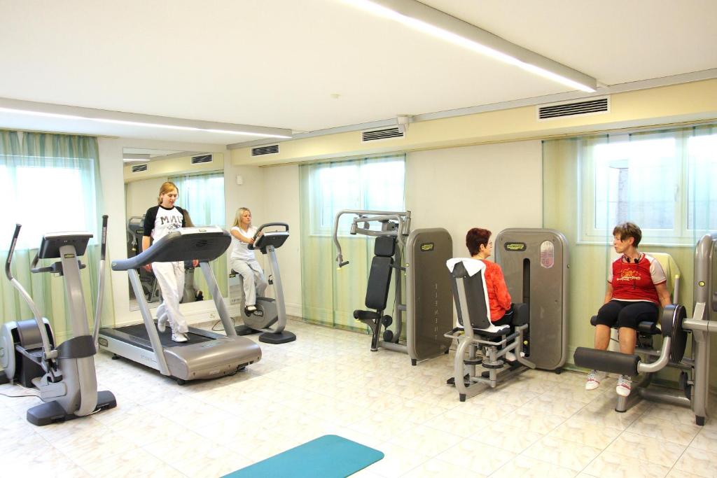 Fitness centrum a/nebo fitness zařízení v ubytování Hotel Der Stockinger