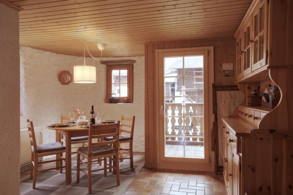 Fotografie z fotogalerie ubytování Charmant appartement avec cachet de l'ancien v destinaci Bagnes