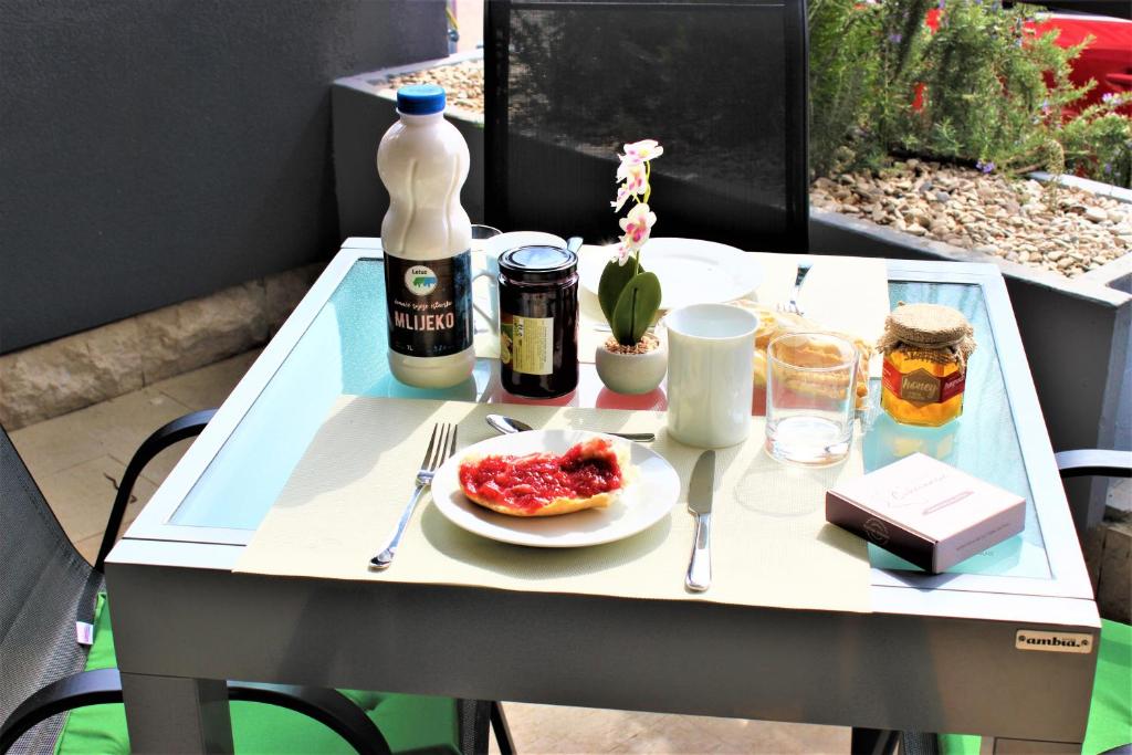 Marine Lux apartments - 8