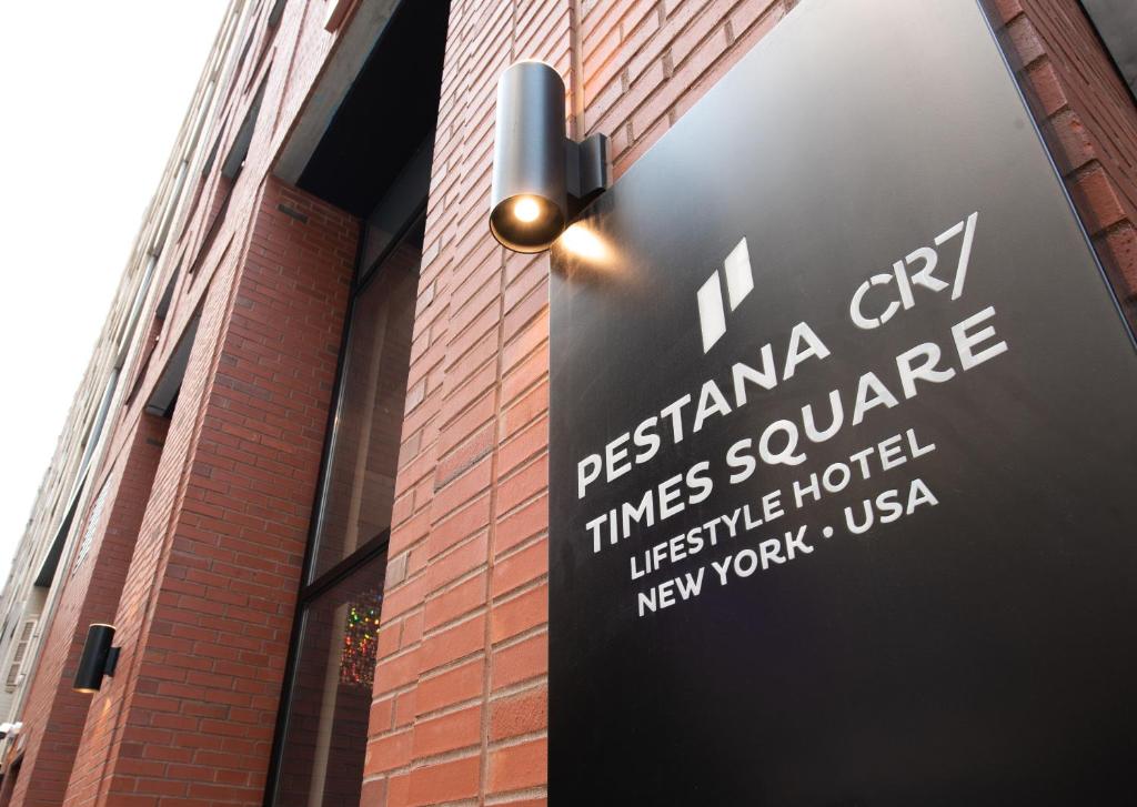 Certifikát, hodnocení, plakát nebo jiný dokument vystavený v ubytování Pestana CR7 Times Square