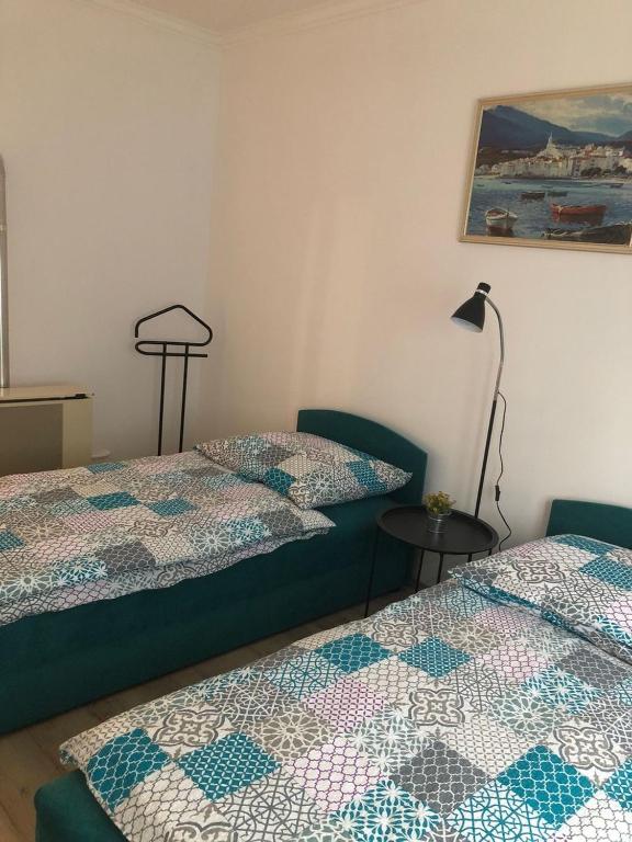 Postel nebo postele na pokoji v ubytování Kelemen Apartman Nagykanizsa