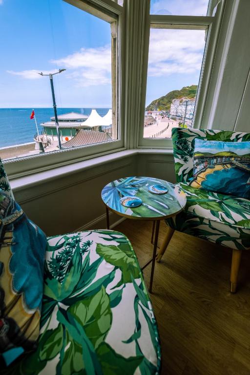 Starling View BOUTIQUE Stunning Seafront view Apartment, Aberystwyth
