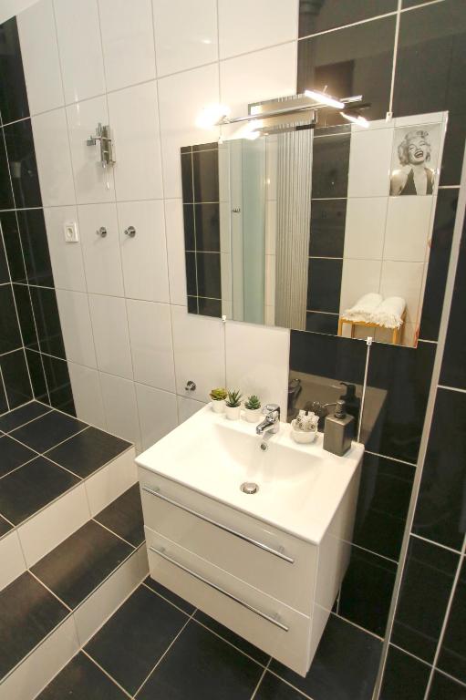 Uránia Apartmanház - Resim 43