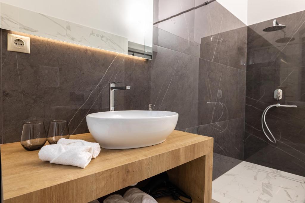 Haller Boutique - Resim 11