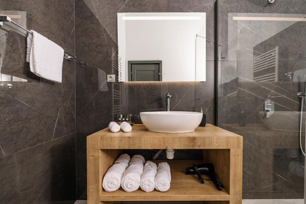 Haller Boutique - Resim 20