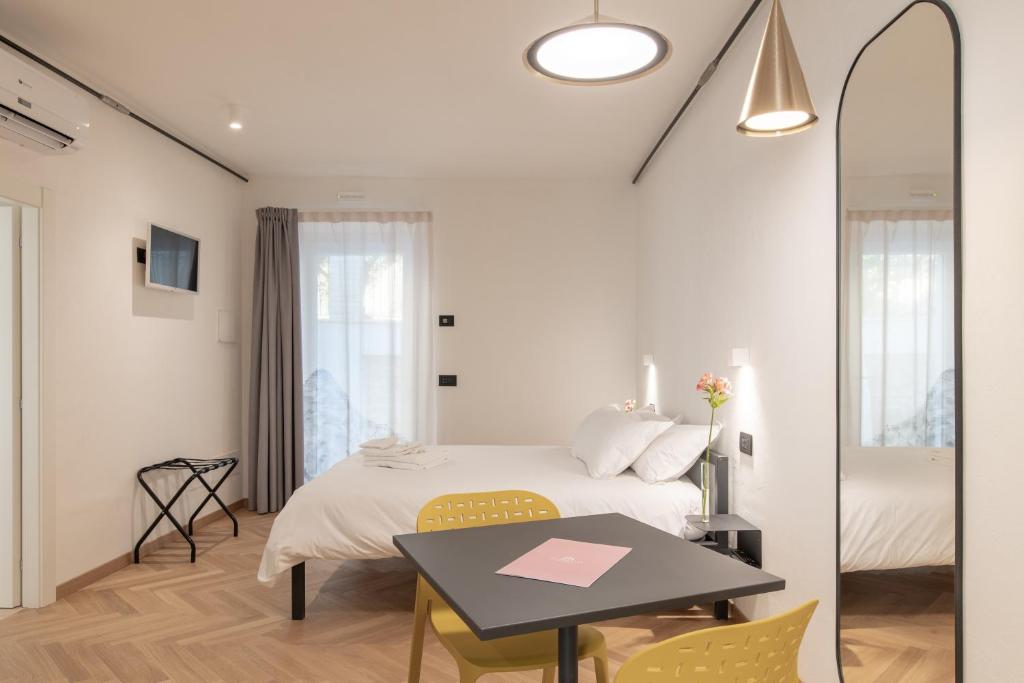 OGNISSANTI GuestHouse & Suites - Family Double Room