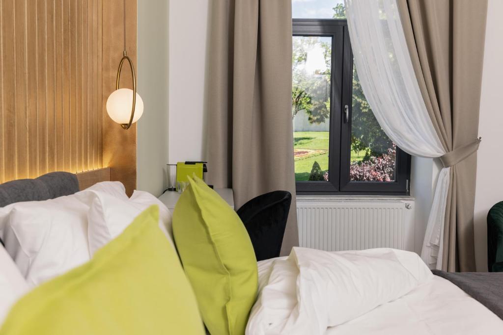 Haller Boutique - Resim 32