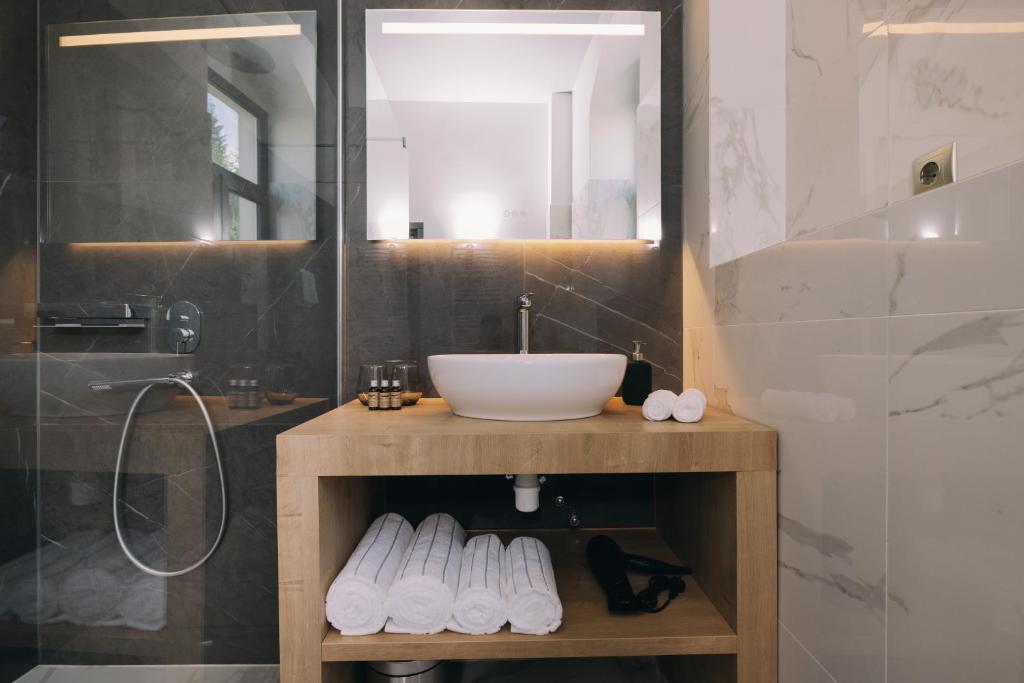 Haller Boutique - Resim 37