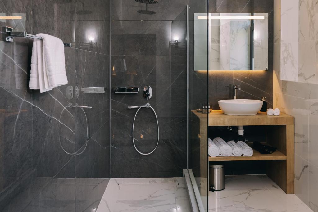 Haller Boutique - Resim 3