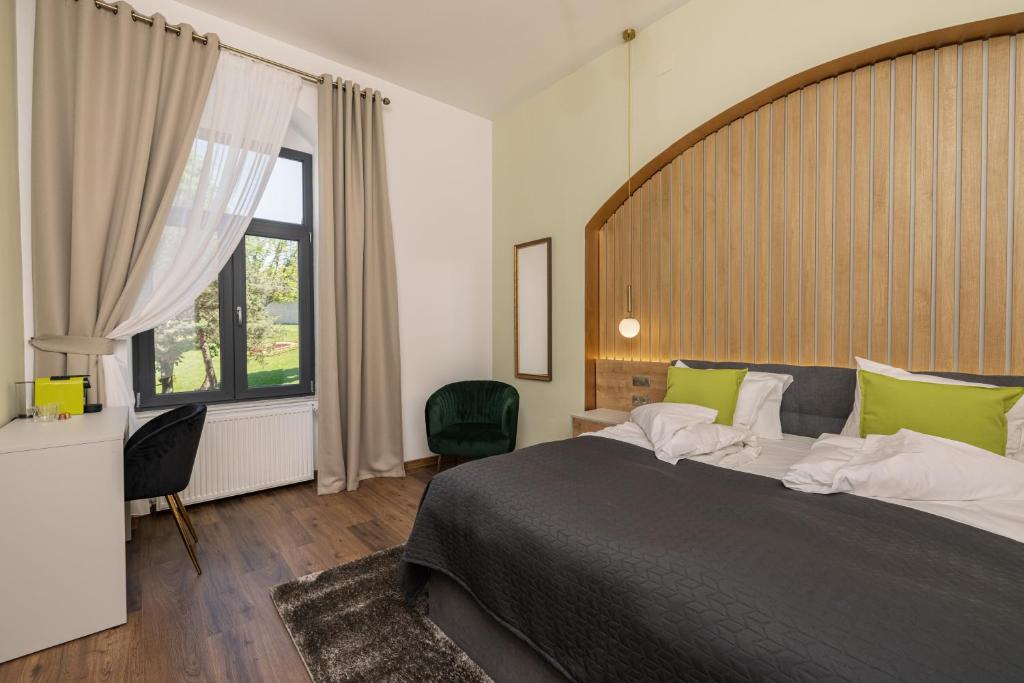 Haller Boutique - Deluxe Double Room With Castle View