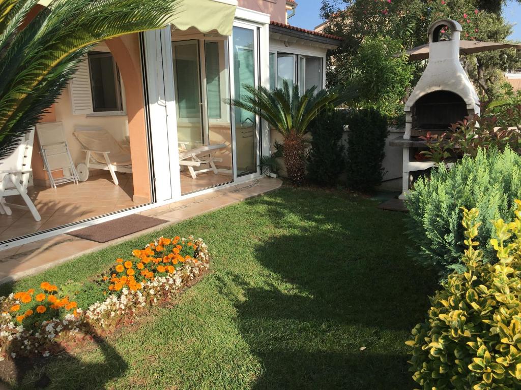 Fotografie z fotogalerie ubytování Exclusive Apartment Croatia Sun and Sea View - Garden and Free Parking - Zrce v Novalji