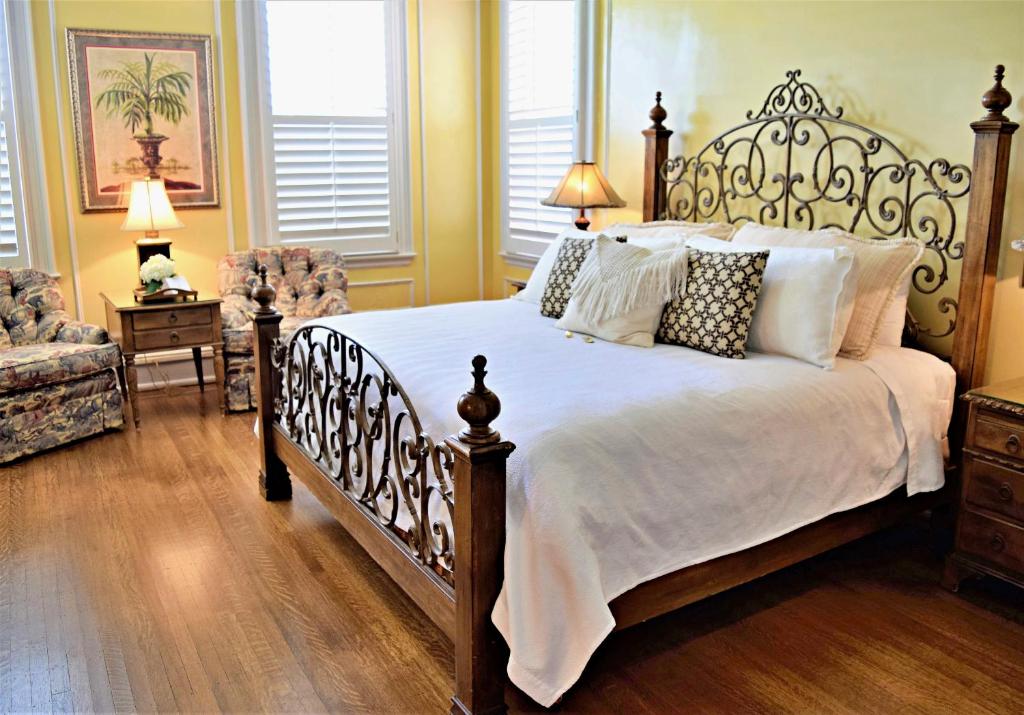 JH Adams Inn, Trademark Collection by Wyndham - Premier King Room - Non-Smoking