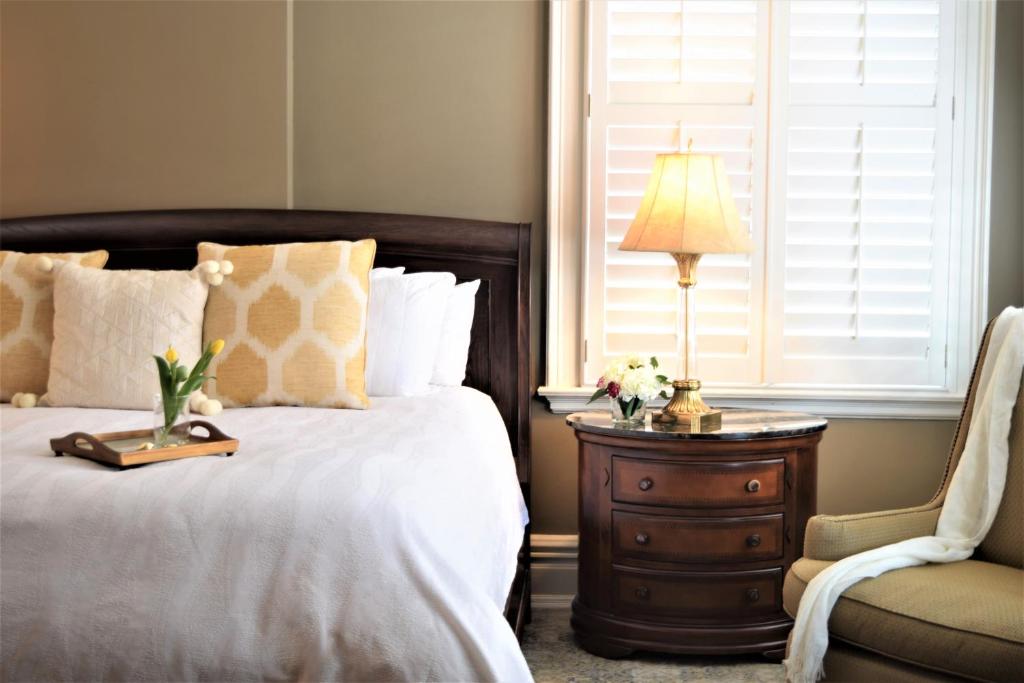 JH Adams Inn, Trademark Collection by Wyndham - King Suite - Non-Smoking